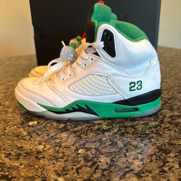 Jordan retro 5 White and Green Sneakers EUC 6 - Picture 4 of 13